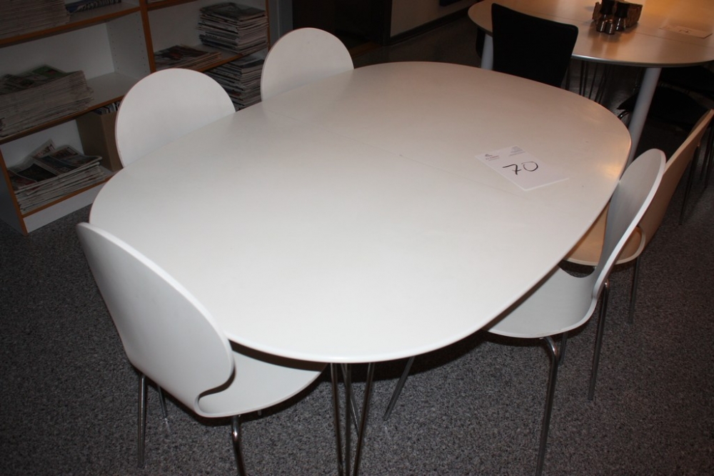 Spisebord, 2 delt, hvid, ca. 160 x 110 cm, stÃ¥lben 2 stole ... Hvidt spisebord stålben
