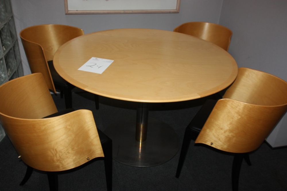 Rundt bord, ø 120 cm, træbordplade og metalstel 4 stole med ryg i ... Rundt bord med 4 stole