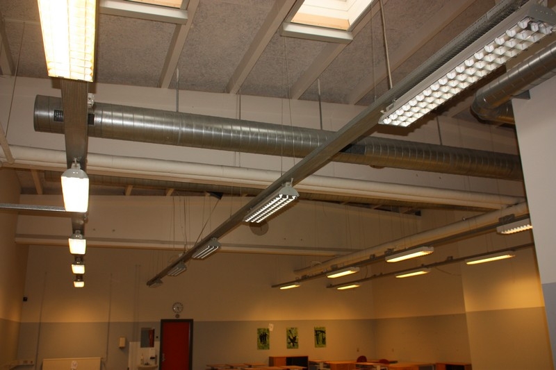 Approximately 20 ceiling fixtures with cable trays, cable and