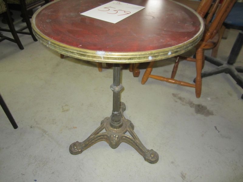 Rundt bord med messingkant og understel i bronze/messing, diameter ... Skjalm p køkken