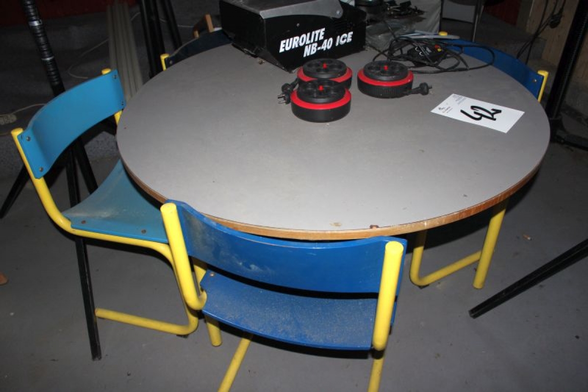 Rundt bord med 4 stole kj auktion maskinauktioner Rundt bord med 4 stole