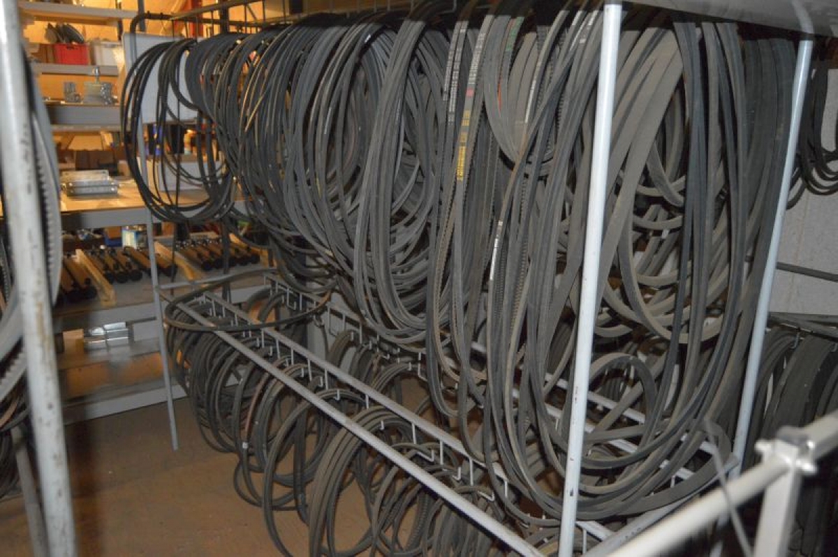 2 X V-belt Racks With B-C - SPZ - KJ Auktion - Machine Auctions