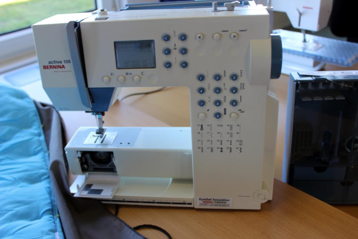 Nähmaschine Bernina Activa 135 + Box mit Zubehör KJ Auktion