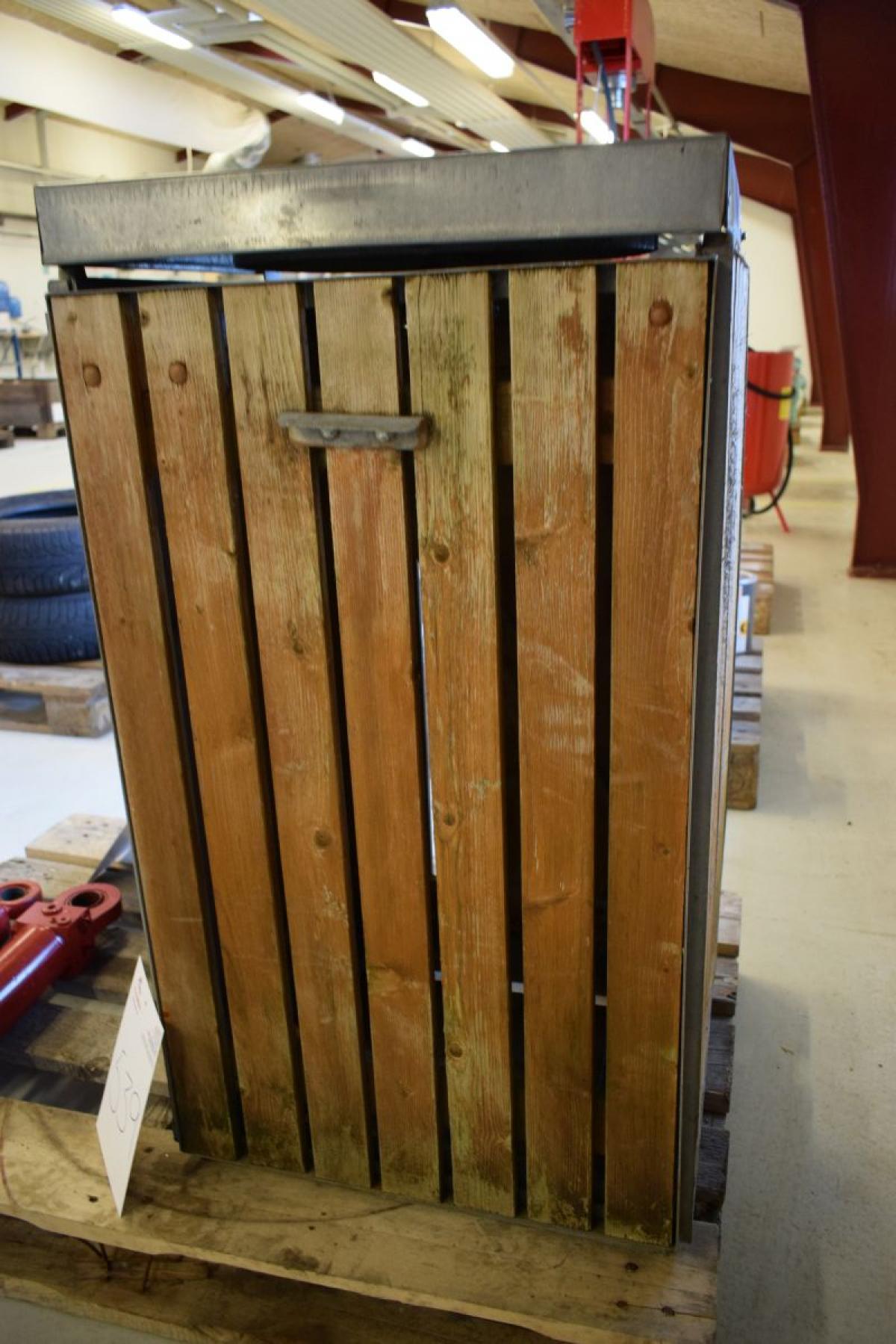 Mülleimer. Holz - KJ Auktion - Maschinen-Auktionen