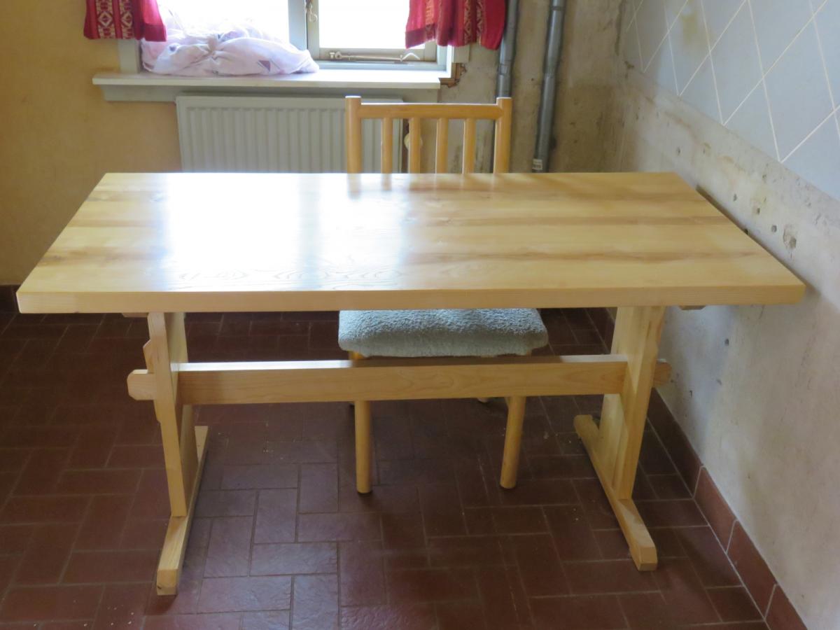 Hjemmelavet spisebord 140 x 67 cm med 4 stole kj auktion ... Spisebord 140